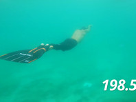 Датский фридайвер проплыл под водой 202 метра, установив мировой рекорд (ВИДЕО)