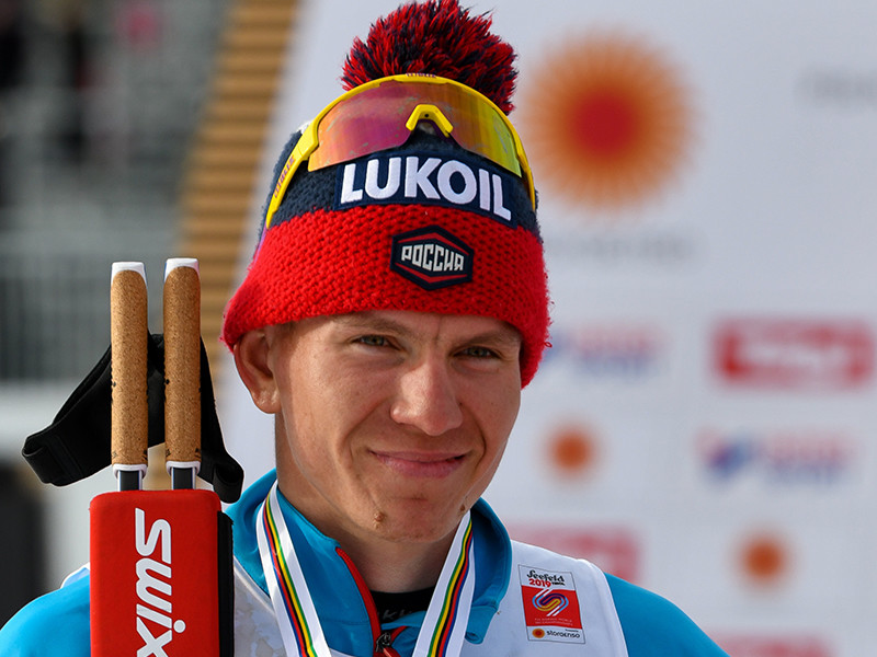  Лыжник Александр Большунов выиграл гонку на 15 км на этапе Кубка мира 	
