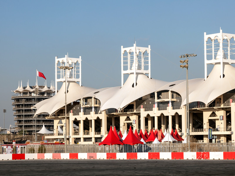 Старт нового сезона "Формулы-1" перенесли из Австралии в Бахрейн