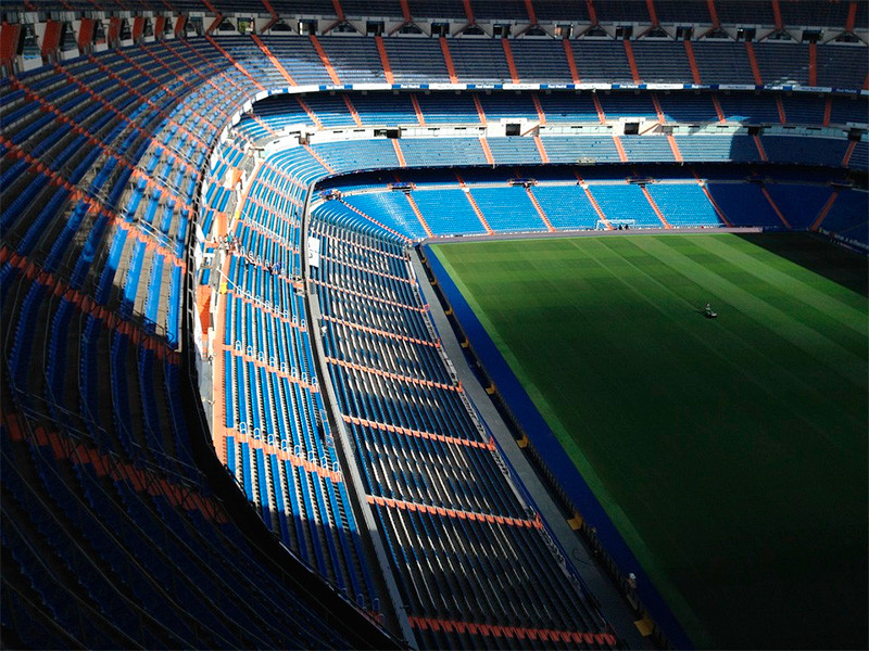 Футбольный клуб "Реал" начал поиск спонсоров, чтобы восполнить 300 млн евро в бюджете. Боссы мадридской команды вступили в переговоры с компанией из Саудовской Аравии, которая владеет крупным тематическим парком в стране


