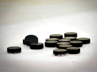 Из-за плохого льда на озере был прерван матч регулярного чемпионата НХЛ