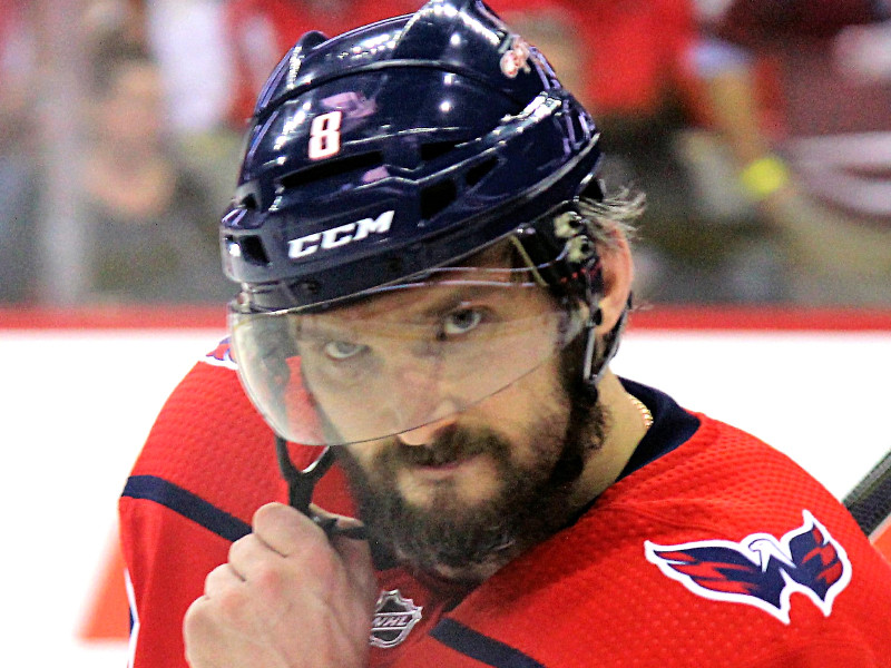 Александр Овечкин вышел на чистое шестое место по голам в истории НХЛ