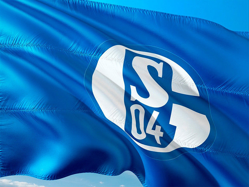 Немецкий футбольный клуб "Шальке" намерен подать заявление в полицию из-за нападения собственных болельщиков на игроков команды, сообщает официальный сайт гельзенкирхенцев
