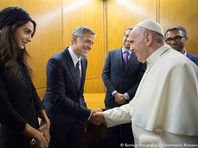 Джордж Клуни, Ричард Гир и Сальма Хайек получили награды из рук Папы Франциска