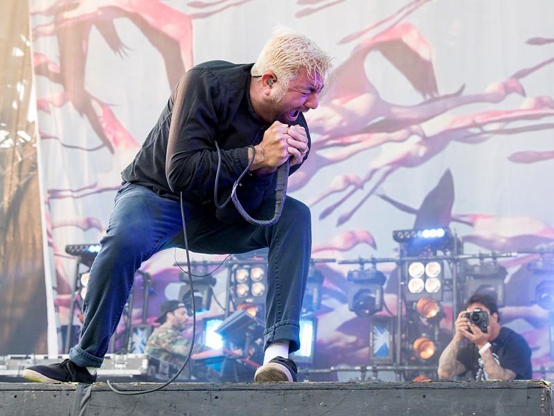 Лидер американской группы Deftones Чино Морено выступит с акустическим концертом в жерле спящего вулкана Тринукагигур в Исландии, сообщает Billboard. Мероприятие состоится на глубине 120 метров