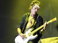 Гитарист группы Aerosmith Джо Перри потерял сознание во время концерта в Нью-Йорке
