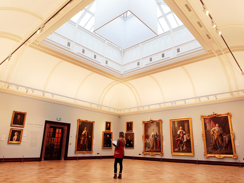 В британских музеях картины на миллионы фунтов заменили подделками ради нового телешоу