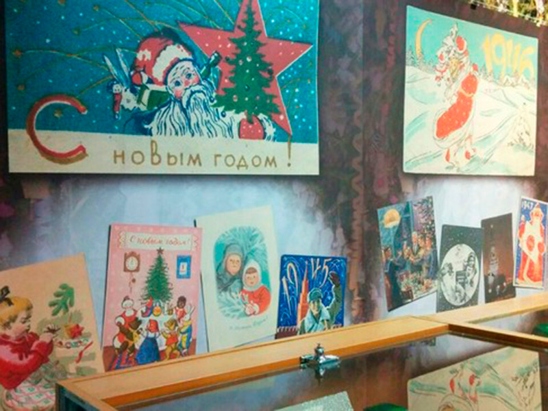 В петербургском "Апраксином дворе" открылся музей "Старый Новый год", в котором представлена коллекция советских новогодних игрушек, открыток, газет, журналов и всевозможной новогодней атрибутики
