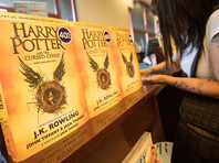 Ее новая книга "Гарри Поттер и проклятое дитя" стала самой продаваемой в Великобритании. Выручка составила 8, 76 млн фунтов стерлингов за семь дней