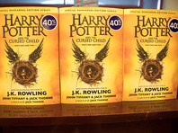 В понедельник, 15 августа, в Санкт-Петербурге стартовали продажи новой книги Джоан Роулинг "Гарри Поттер и проклятое дитя"