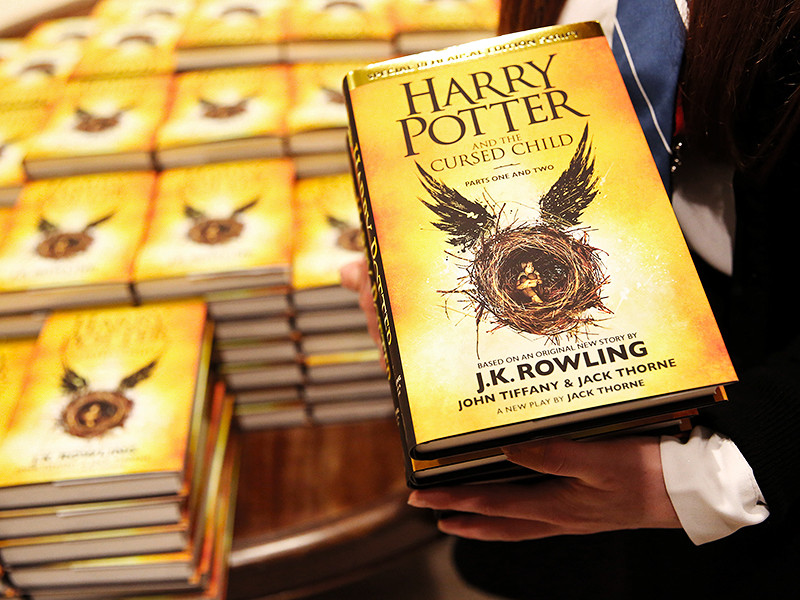 Новая книга Джоан Роулинг о Гарри Поттере появится в продаже в Москве на следующей неделе