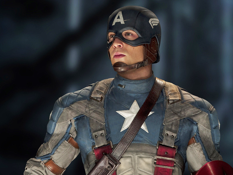 К 75-летию Капитана Америки студия Marvel установила на родине супергероя, в Бруклине, статую, изображающую его со вскинутым вверх щитом