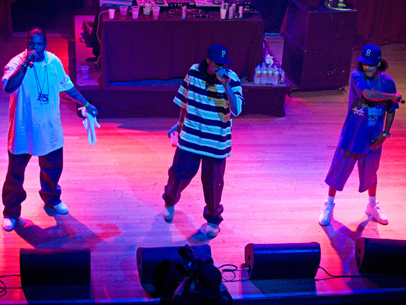 В США на концерте беспилотник врезался в музыканта группы Bone Thugs-n-Harmony