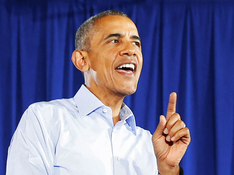 Президент США Барак Обама и рэпер Ашер станцевали под песню хип-хоп-исполнителя Дрейка Hotline Bling, сообщает The Independent. Видео появилось в Twitter-аккаунте Word On Road