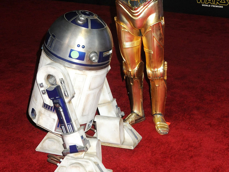 Астромеханического дроида R2-D2 в новых фильмах космической саги "Звездные войны" сыграет шотландский актер Джимми Ви