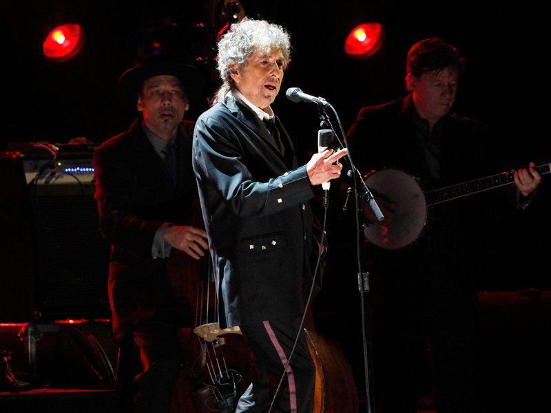 Боб Дилан наконец согласился принять Нобелевскую премию по литературе