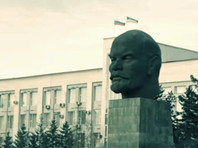 В первом трейлере БДСМ-драмы "Бурятский жеребец" Ленин с прищуром глядит на главных героев (ВИДЕО)