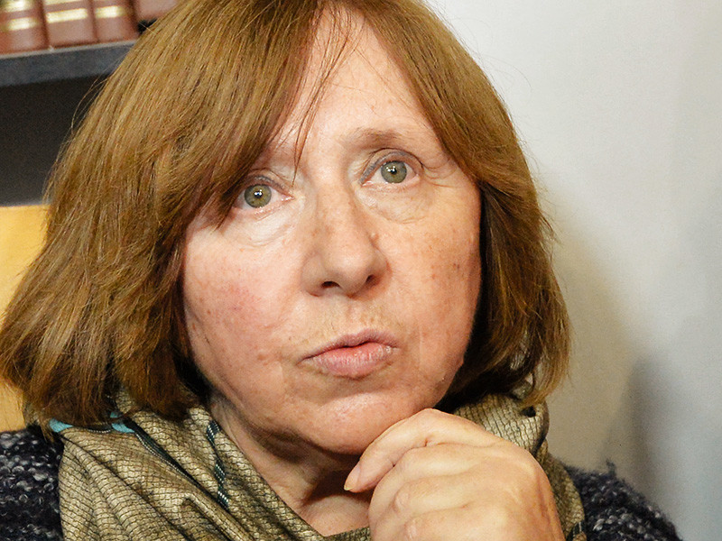 Известие о кончине нобелевского лауреата по литературе Светланы Алексиевич оказалось сильно преувеличенным. Она "хорошо себя чувствует"