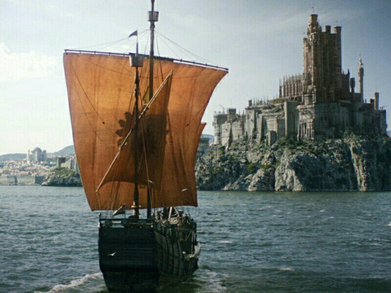Телеканал HBO в преддверие июльской премьеры седьмого сезона сериала "Игра престолов" запустил работу над четырьмя спин-оффами сериала