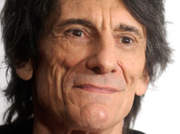 Гитарист The Rolling Stones перенес операцию на легком