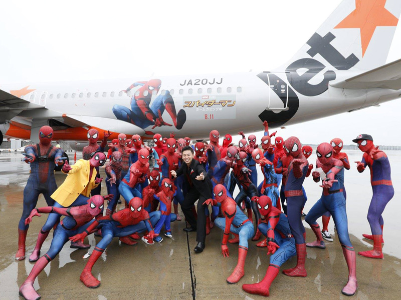 Авиакомпания Jetstar устроила перелет из Токио в Осаку пассажиров в костюмах Человека-паука