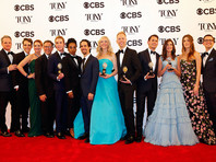 Музыкальная постановка "Дорогой Эван Хансен" (Dear Evan Hansen) признана лучшим бродвейским мюзиклом 2017 года на 71-й церемонии награждения театральной премии Tony Award