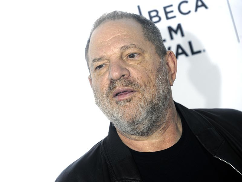 Совет директоров кинокомпании Weinstein Company утвердил отставку продюссера и сооснователя фирмы Харви Вайнштейна, который оказался в центре секс-скандала после того, как многочисленные звезды шоу-бизнеса обвинили его в многократных сексуальных домогательствах

