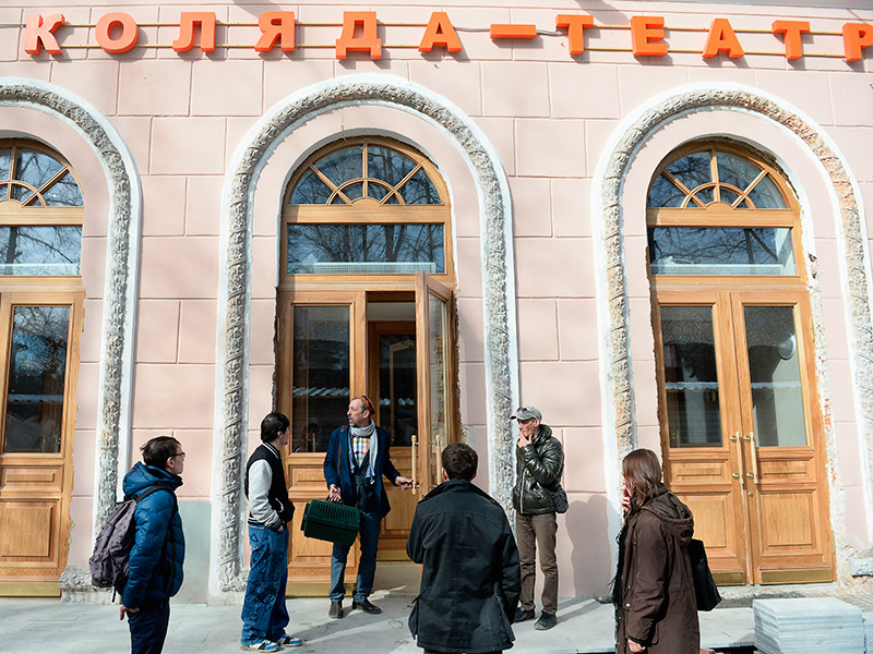 "Коляда-театр" основан режиссером Николаем Колядой в Екатеринбурге в 2001 году и на сегодняшний день считается заметным явлением среди провинциальных театров