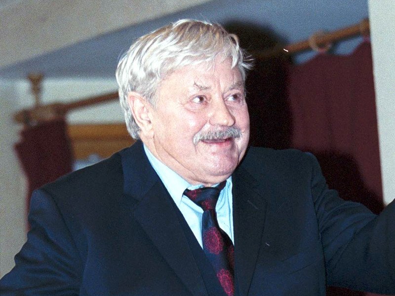 Народный артист СССР Донатанас Банионис в 1970 году был завербован Комитетом госбезопасности (КГБ) и предоставлял советской разведке данные о литовцах, эмигрировавших в США