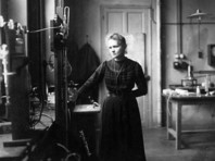 Amazon снимает фильм "Радиоактивно" о Марии Кюри