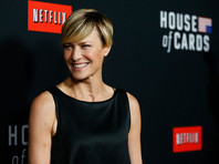Сервис Netflix опубликовал тизер к шестому, заключительному сезону сериала "Карточный домик", который снимается без главного героя - оскароносного актера Кевина Спейси, обвиненного в сексуальных домогательствах