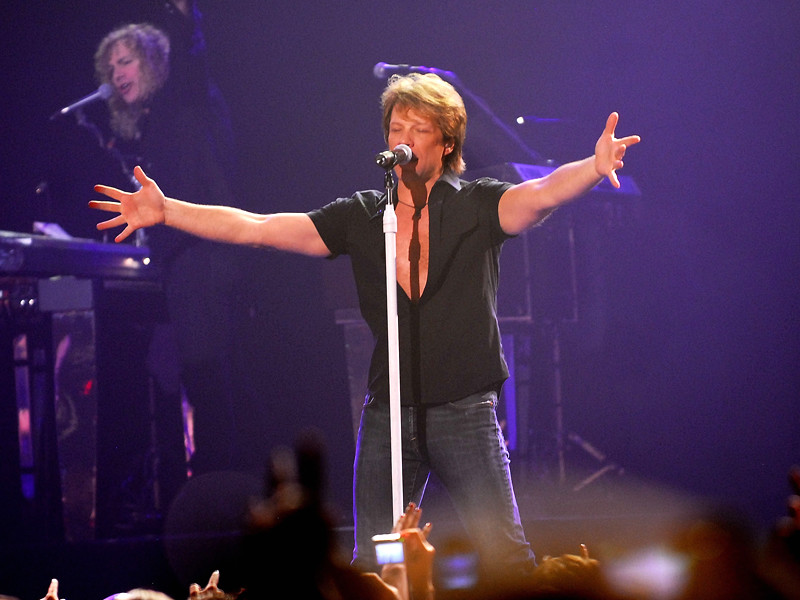 Группа Bon Jovi и ее лидер Джон Бон Джови названы худшими исполнителями из всех 214 членов "клуба" Зала славы рок-н-ролла