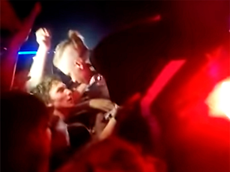 Российский рэпер Pharaoh во время концерта в Минске ударил ногой в лицо фаната за предложение "сексуального характера" 