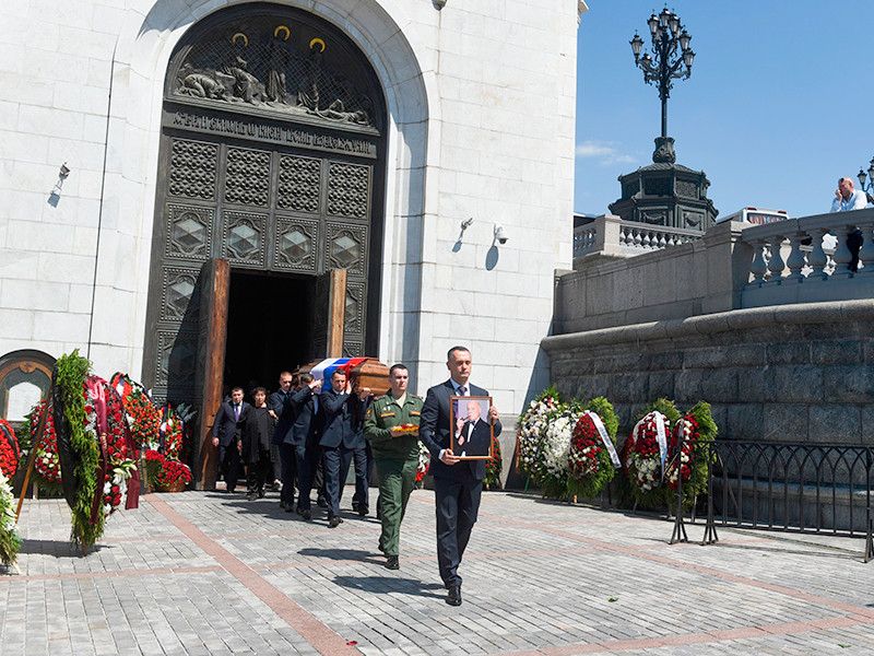 Режиссера и депутата Станислава Говорухина похоронили с воинскими почестями
