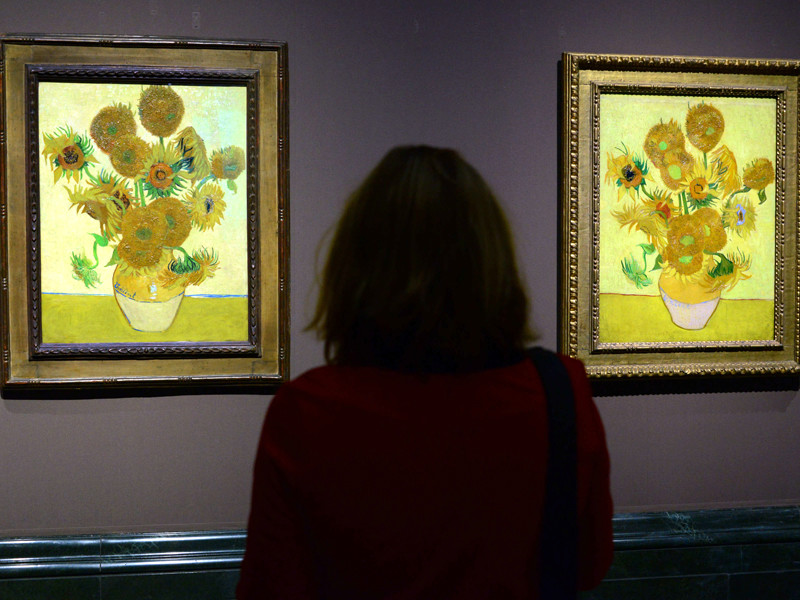 "Подсолнухи" Ван Гога могут пожухнуть и стать коричневыми из-за секретной краски, использованной мастером 130 лет назад