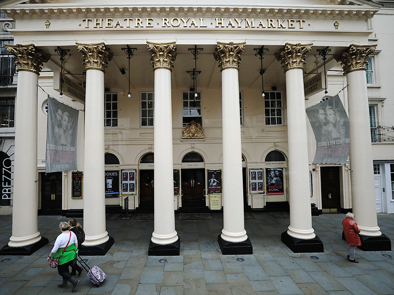Один из старейших театров лондонского Вест-Энда - Королевский театр Хеймаркет (Royal Haymarket) - теперь номинально может считаться "русским". Его приобрел выходец из СССР, миллиардер Леонард Блаватник