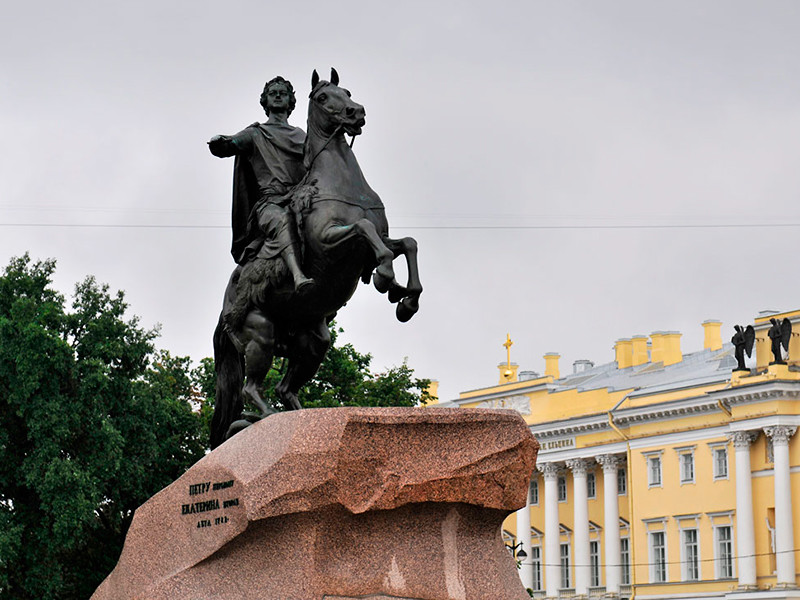 В России ужесточат наказание за вандализм в отношении памятников и произведений искусства после "шашлыков" на памятнике Петру I 