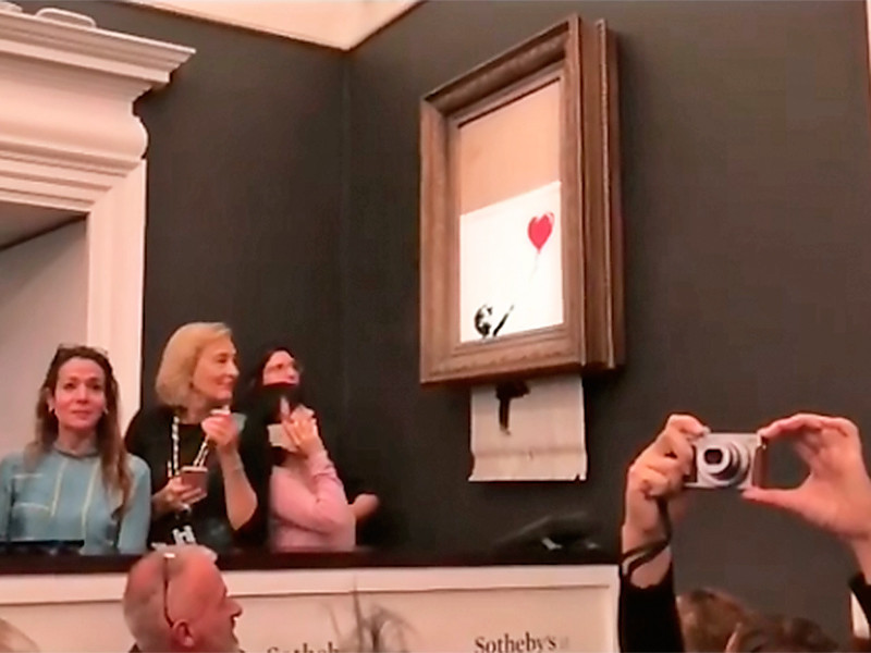 Покупательница самоуничтоженной картины Бэнкси не отказалась от покупки, так как цена полотна, переименованного в "Любовь в мусорке", выросла