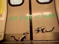 Бэнкси в защитном костюме разрисовал вагоны подземки "коронавирусными" крысами