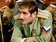 Армен Джигарханян в роли штабс-капитана Овечкина из фильма "Новые приключения неуловимых", 1968 год