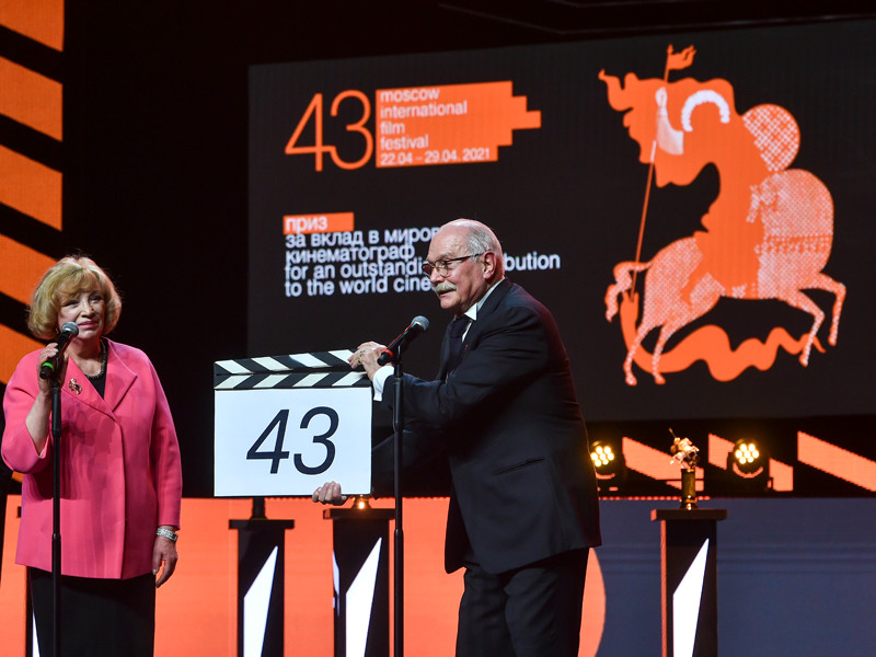 Режиссер Никита Михалков на церемонии открытия 43-го Московского международного кинофестиваля на Пушкинской площади, 22 апреля 2021 года