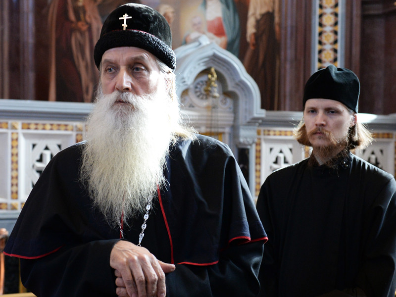 Глава Русской православной старообрядческой церкви, митрополит Московский и всея Руси Корнилий (слева)