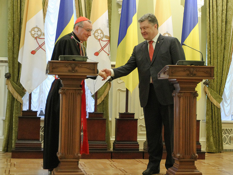 В Киеве в пятницу состоялись переговоры между президентом Украины Петром Порошенко и государственным секретарем Ватикана кардиналом Пьетро Паролином