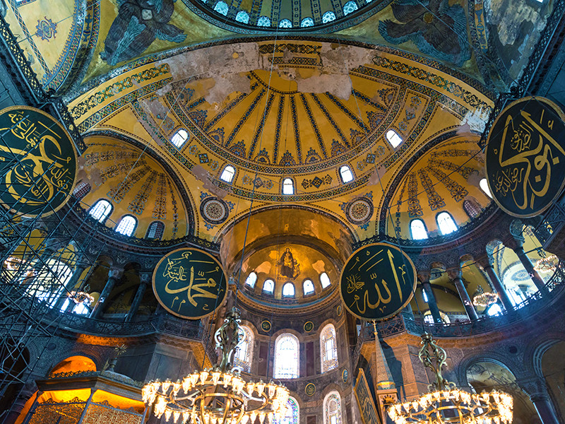 Турция считает неприемлемой реакцию Греции на чтение Корана в Святой Софии