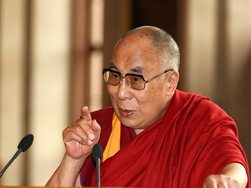 Далай-лама дистанцировался от плаката, распространенного организаторами кампании по выходу Великобритании из Евросоюза, которые предположили, что духовный лидер буддистов Тибета мог бы выступить на их стороне