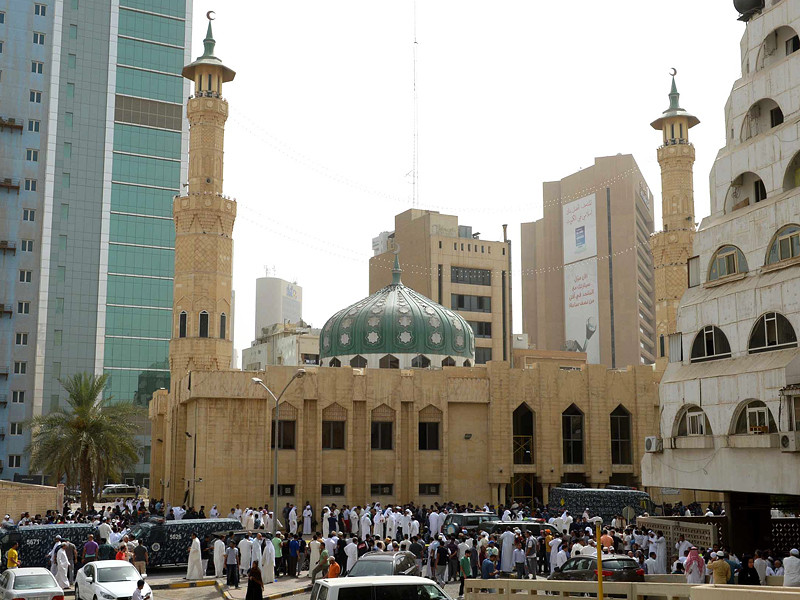 Власти Кувейта запретили мусульманам спать в мечетях