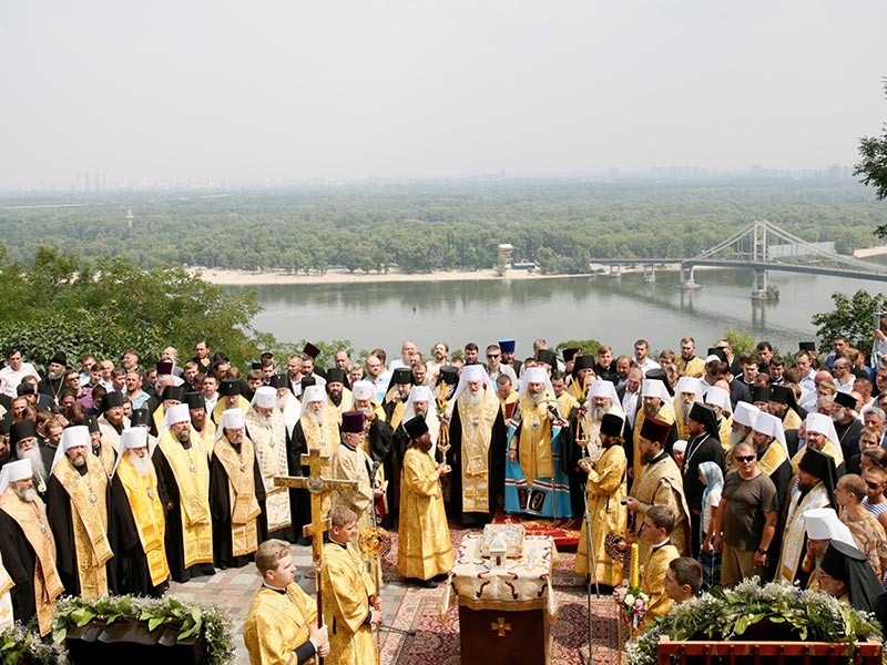 Крестный ход в Киеве завершился торжественным молебном