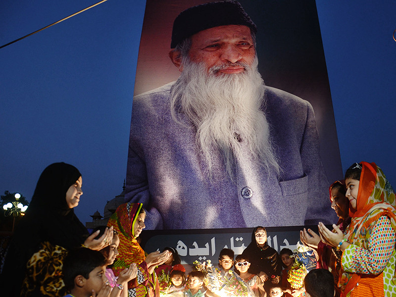 На минувшей неделе в клинике города Карачи в возрасте 88 лет скончался Абдул Саттар Эдхи - известнейший пакистанский филантроп. За его бескорыстное служение обездоленным этого мусульманина называли "Матерью Терезой Пакистана"