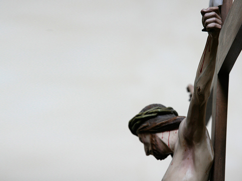 Злоумышленники повредили статую Иисуса Христа на территории прихода Божьей матери Фатимской Римско-католической церкви в Тольятти, она не подлежит восстановлению, поэтому планируется заказать изготовление новой скульптуры