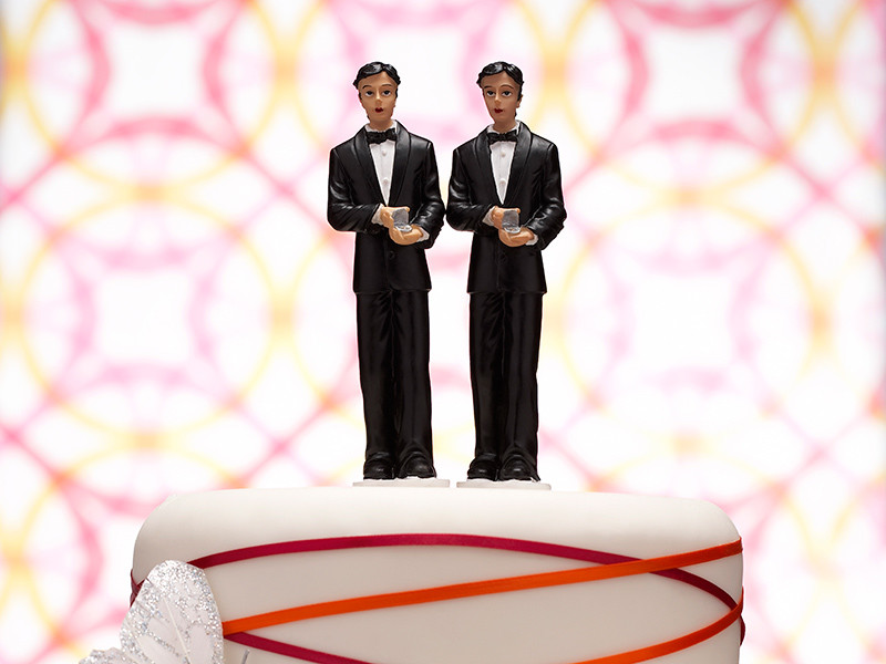День спустя после того как генеральный синод Англиканской церкви в Канаде отказался благословлять однополые браки, его участники все же приняли решение венчать геев и лесбиянок